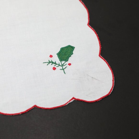 Vintage Christmas Scalloped Square White Napkins Embroidered Holly Holiday  x 6 - Picture 7 of 11